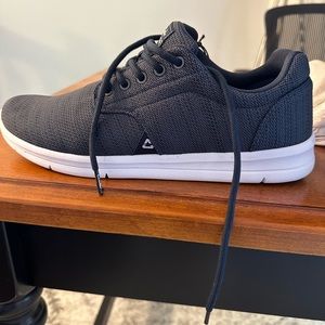 Travis Matthew- The Daily Knit Shoe. Heather Navy. Size 11.5. New with Tags.